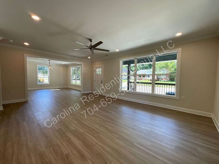 307 North Catawba Street - Photo 3 of 23