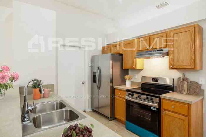 3050 Wavering Ln - Photo 3 of 18