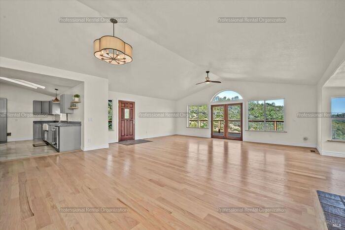 314 Lariat St - Photo 5 of 32