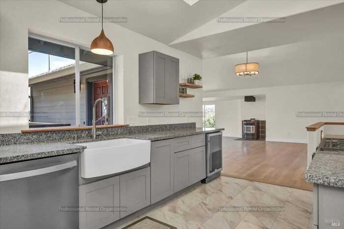 314 Lariat St - Photo 7 of 32