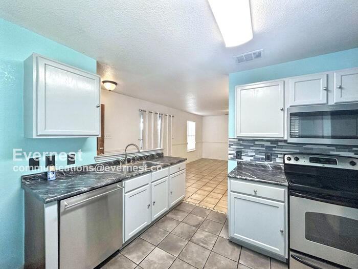 2027 Mission Fld - Photo 2 of 16