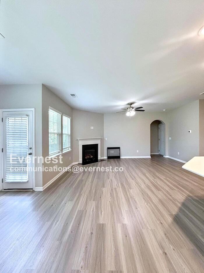 140 W Morehouse Ave - Photo 4 of 27