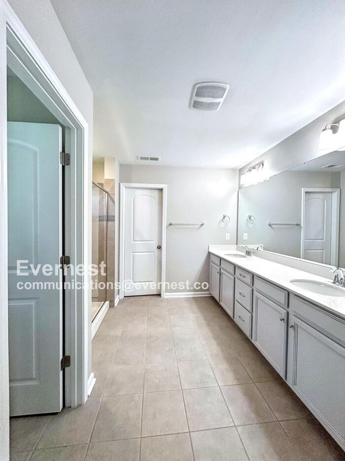 140 W Morehouse Ave - Photo 7 of 27