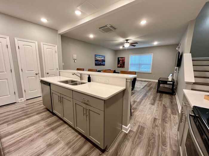 3885 Spottswood Ave #C - Photo 3 of 7