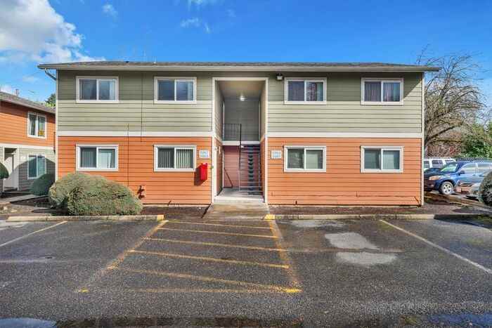 6031 North Fessenden Street - Photo 6 of 49