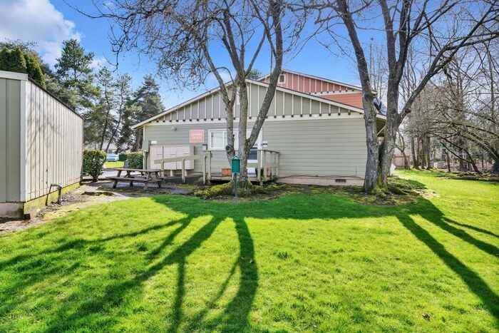 6031 North Fessenden Street - Photo 7 of 49