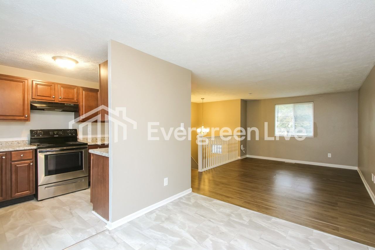 11401 Whistler Drive - Photo 4 of 15