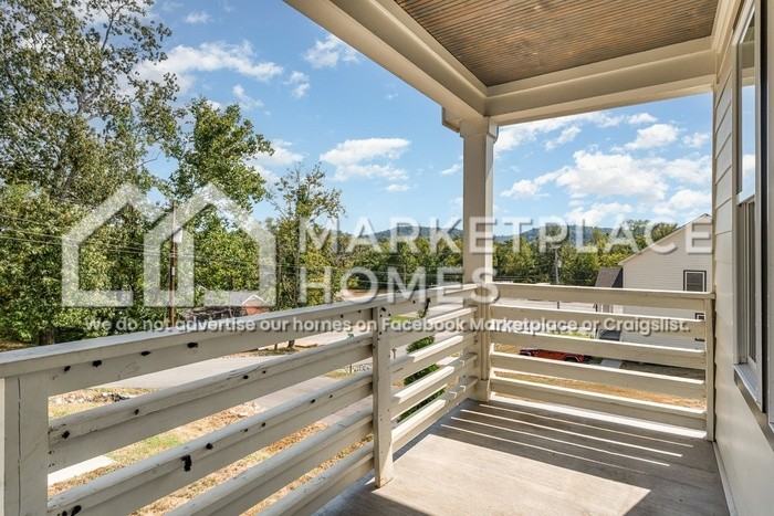 161 Peach St - Photo 4 of 27