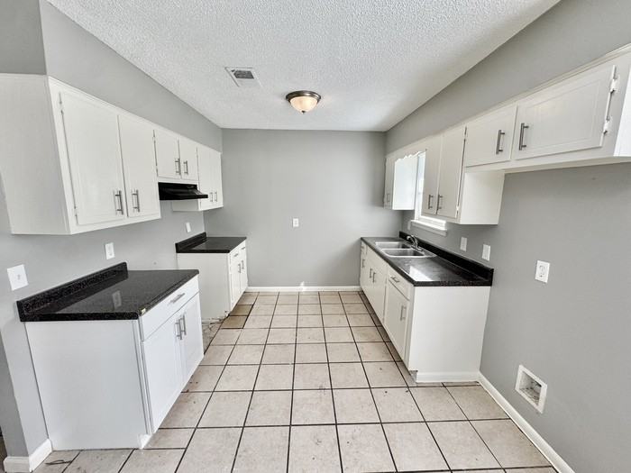 5168 Corkwood Dr - Photo 6 of 20