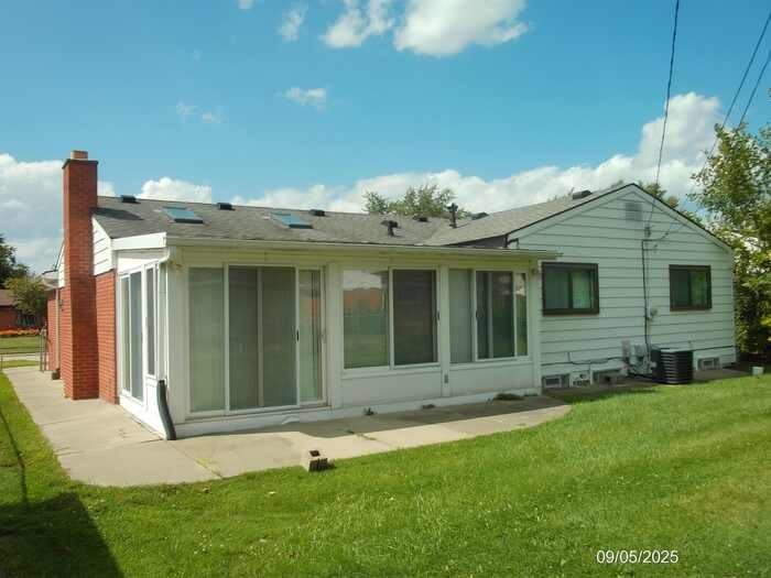 38732 Monterey Drive - Photo 3 of 12