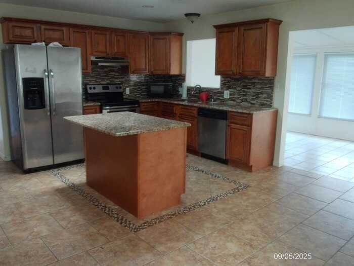 38732 Monterey Drive - Photo 2 of 12