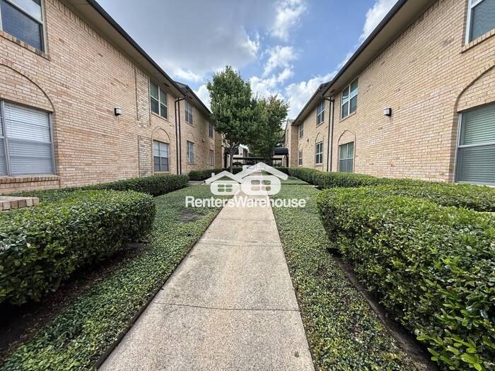 5831 Sandhurst Lane #B - Photo 3 of 26