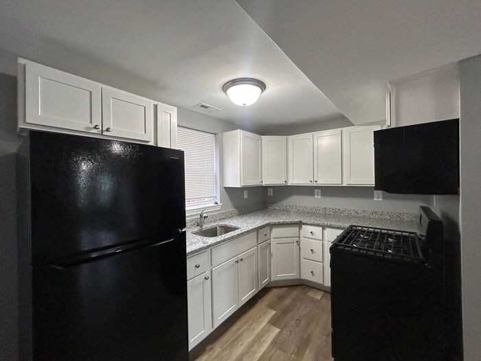 1200 E Madison St - Photo 3 of 12