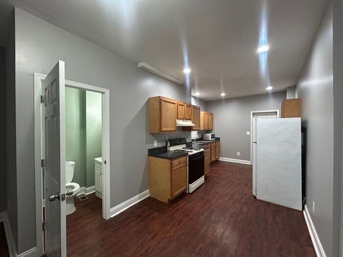 2800 Winchester St - Photo 4 of 12