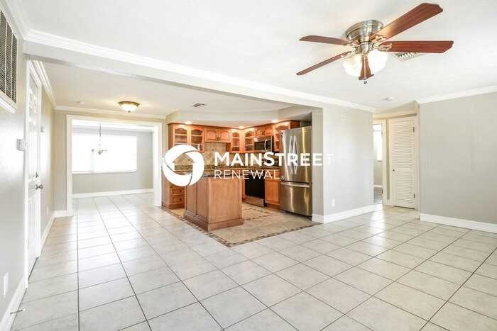 4251 Oakfield Ave - Photo 4 of 16