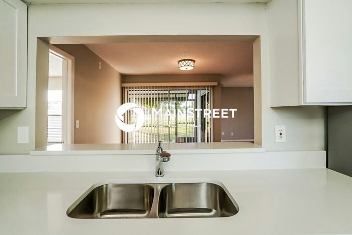 220 Southeast 27th Terrace - Photo 5 of 16