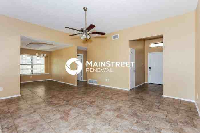 1632 Hunting Green Dr - Photo 5 of 18