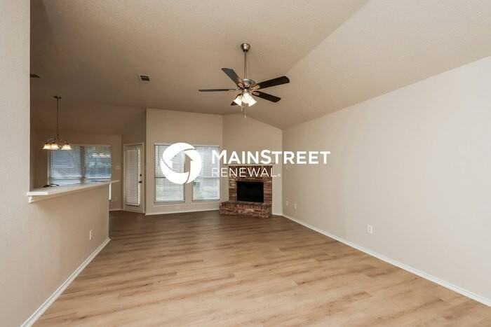 328 West Willow Creek Drive - Photo 4 of 17