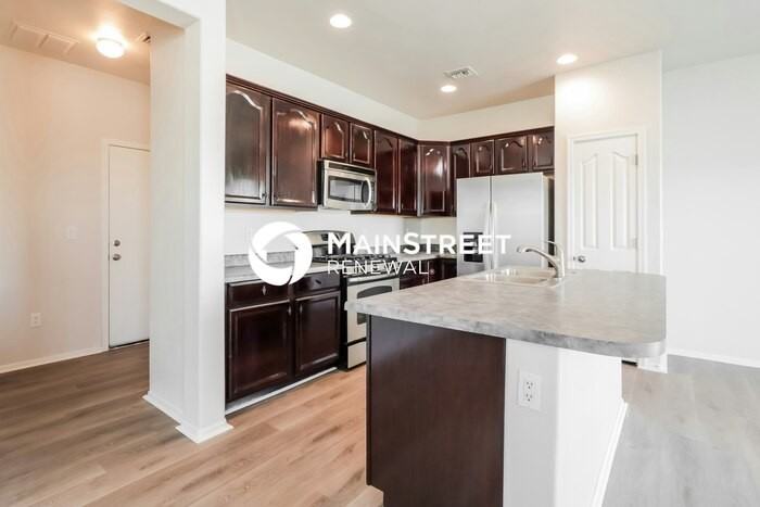 1027 E Madera Grove Ln - Photo 5 of 19