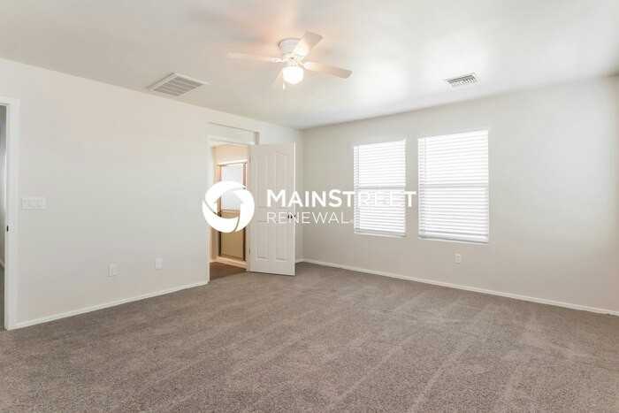 1027 E Madera Grove Ln - Photo 7 of 19