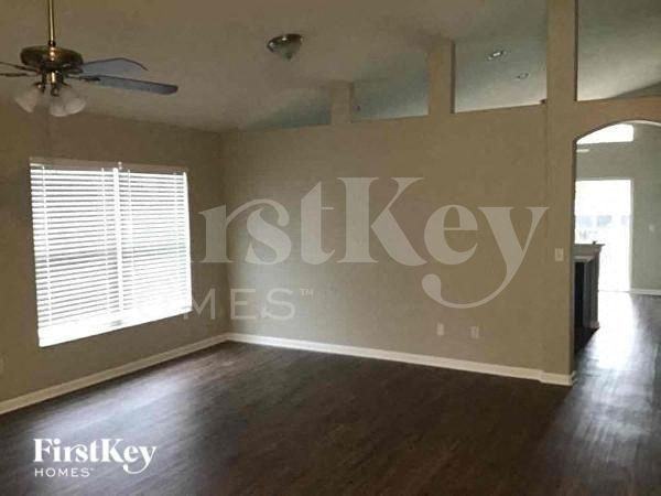 15633 Autumn Glen Ave - Photo 3 of 14