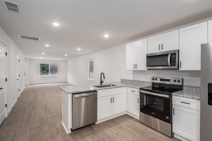 124 4th Street Southeast - Photo 3 of 23