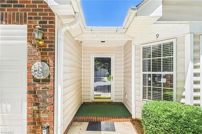 9 Whitdale Pt - Photo 2 of 24