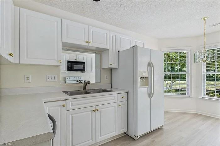 9 Whitdale Pt - Photo 3 of 24