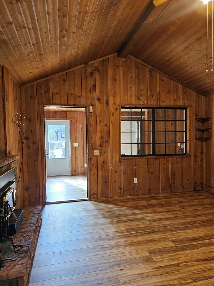 527 Spruce Rd - Photo 3 of 10