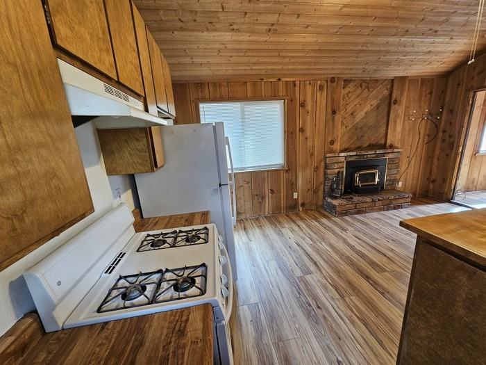 527 Spruce Rd - Photo 4 of 10
