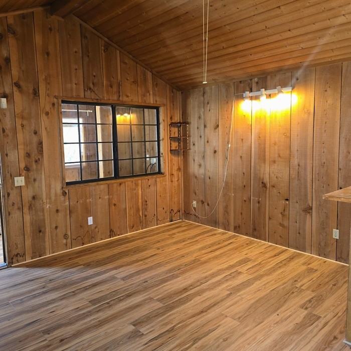 527 Spruce Rd - Photo 5 of 10