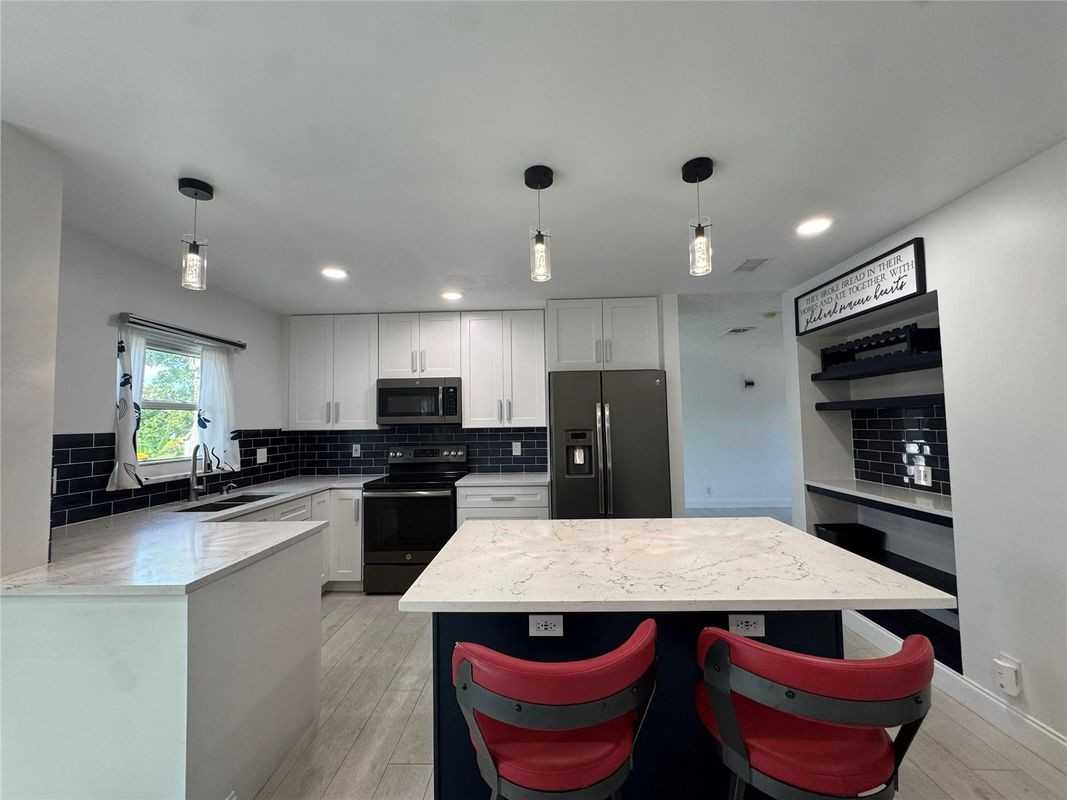 7481 Santa Monica Dr