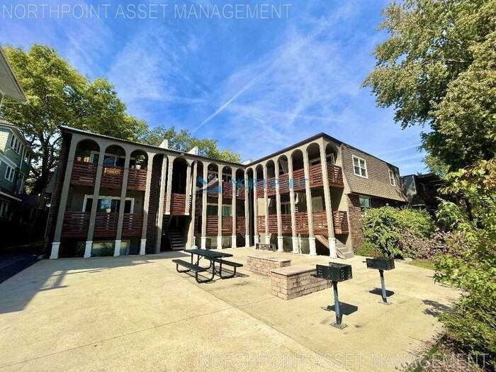 3710 Wyandotte Street #6