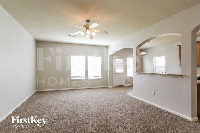 8607 E Highlands Xing - Photo 3 of 15