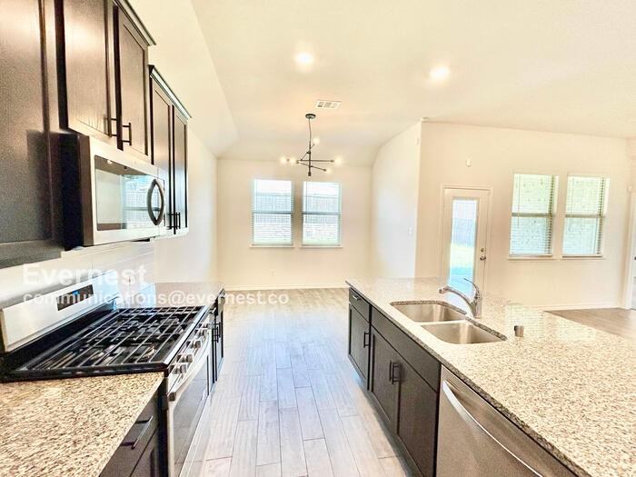 2462 San Marcos Dr - Photo 3 of 26