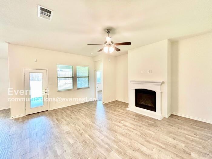 2462 San Marcos Dr - Photo 4 of 26