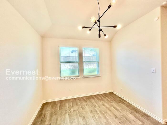 2462 San Marcos Dr - Photo 6 of 26