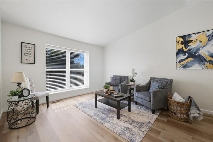 2706 N Chestnut St - Photo 2 of 10