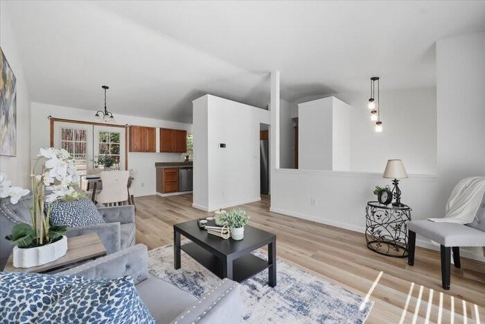 2706 N Chestnut St - Photo 3 of 10