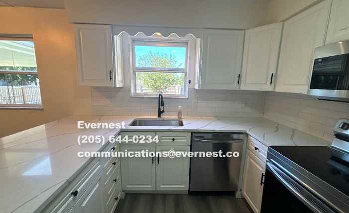 6642 Glacier Ave - Photo 3 of 45