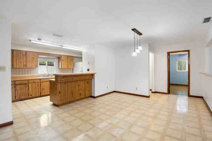 6700 Turner St N - Photo 4 of 29