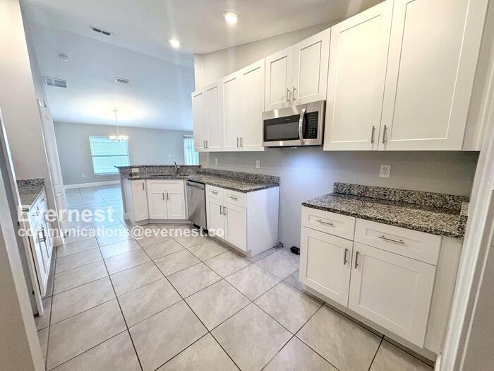 518 Bristol Cir - Photo 3 of 24