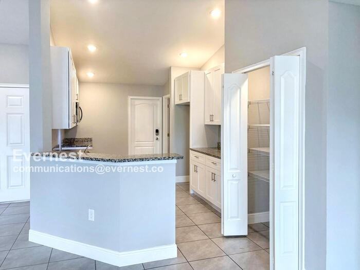 518 Bristol Cir - Photo 4 of 24