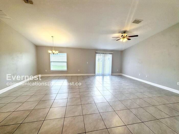 518 Bristol Cir - Photo 5 of 24