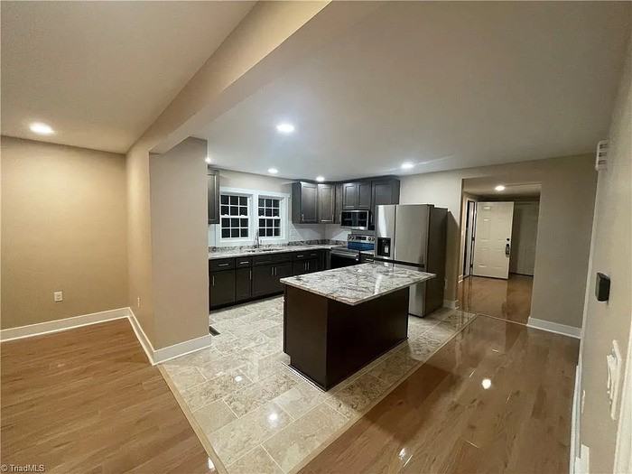 5214 Summit Ave - Photo 2 of 6