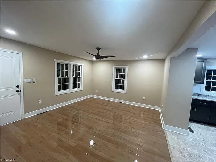 5214 Summit Ave - Photo 3 of 6