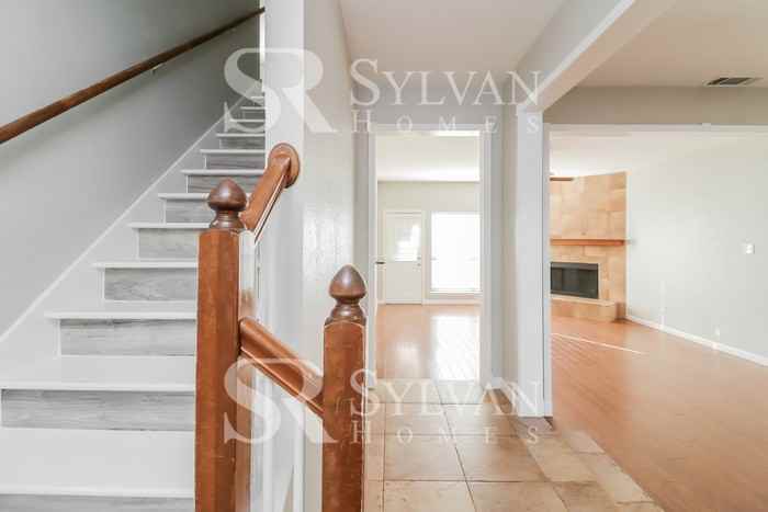 733 Paisley Dr - Photo 2 of 15