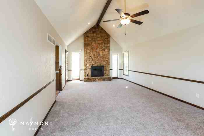 912 Nw 41st St - Photo 5 of 13