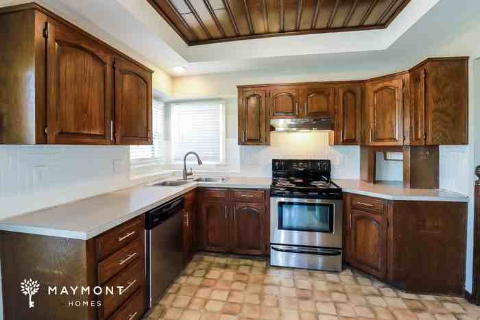 912 Nw 41st St - Photo 6 of 13