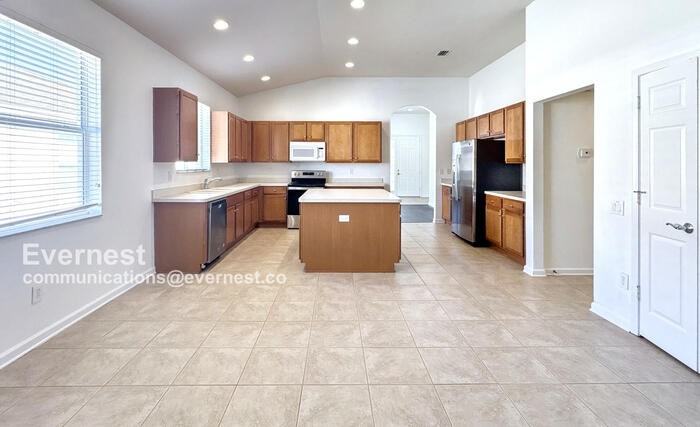 692 Sea Holly Dr - Photo 3 of 26